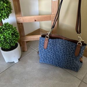 beautiful calvin klein wallet denim fabric and very beautiful and good condition